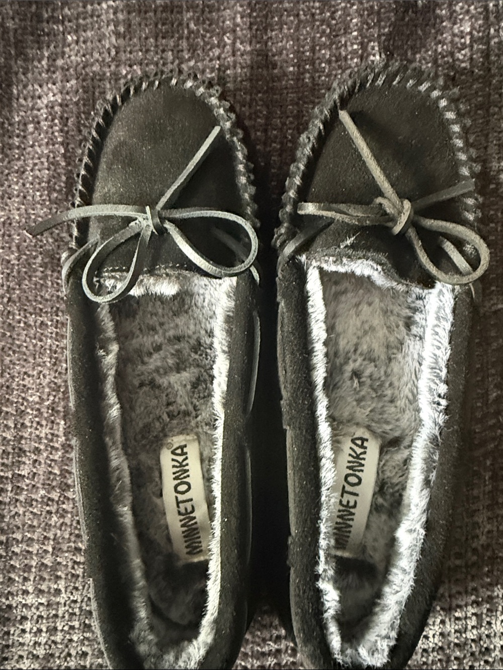 Minnetonka Black Faux-Fur Lined Women's Moccasins